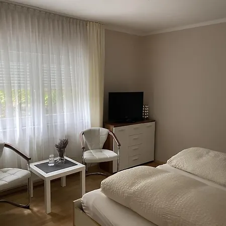 Und Gaestehaus Matthias 아파트 드레스덴